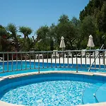 Aparthotel Paradise Vezal 4*