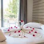 Paradise Vezal Aparthotel 4*