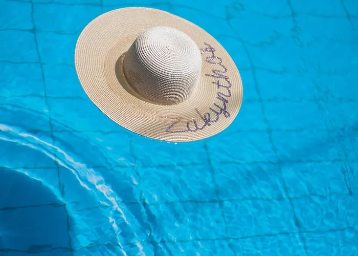 Paradise Vezal Aparthotel 4*