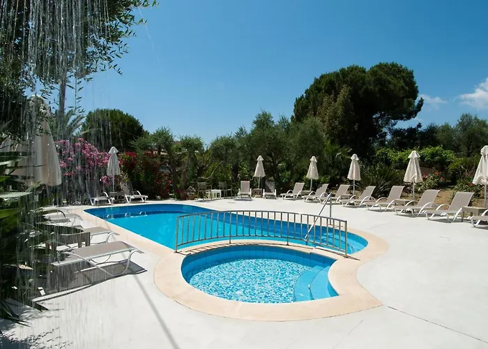 Paradise Vezal Aparthotel 4*
