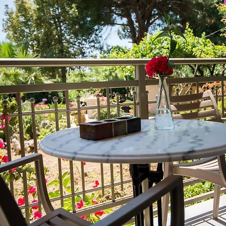 Paradise Vezal Laganas