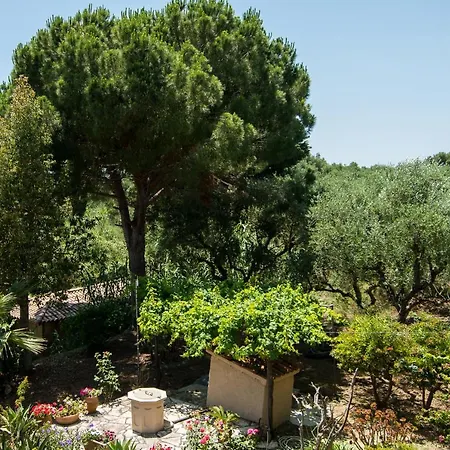 Paradise Vezal Aparthotel 4*