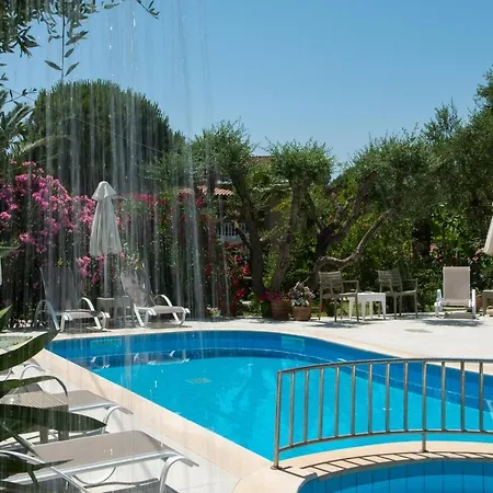 Paradise Vezal 4* Laganász