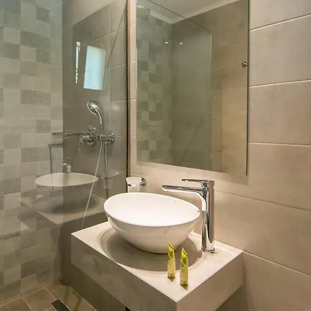 Paradise Vezal 4* Laganász